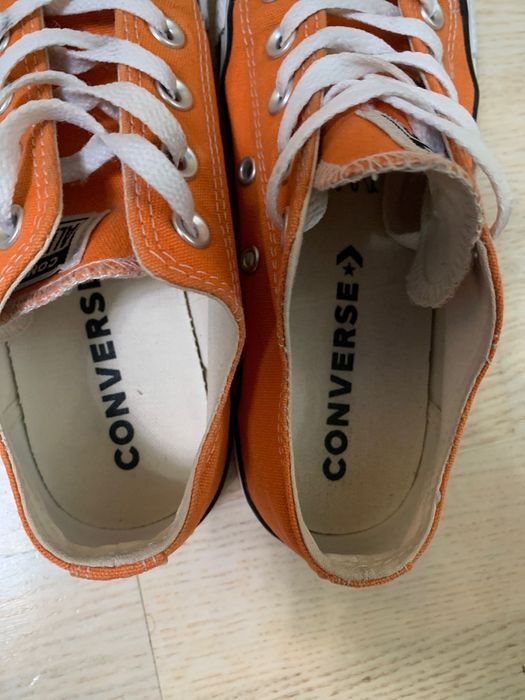 Кроссовки фирмы «Converse”