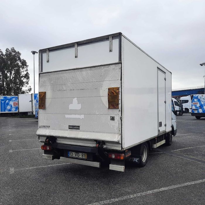 Mitsubishi Canter,  de contentor com plataforma