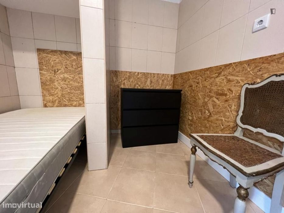 Quarto - localizado em Olaias Lisbon