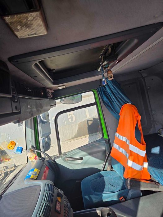 Тягач з напівпричепом DAF CF-85