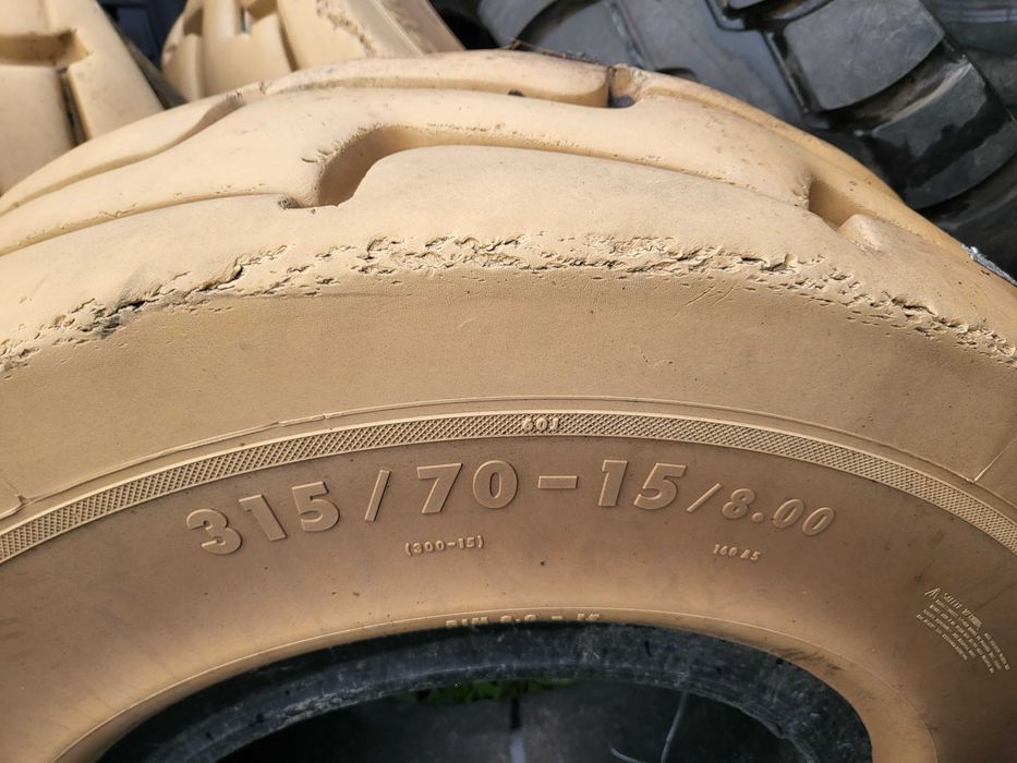 Opona 315/70r15 continental 300-15 pełne