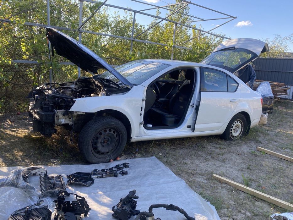 Стартер  1.8 бензин на Skoda Octavia A7