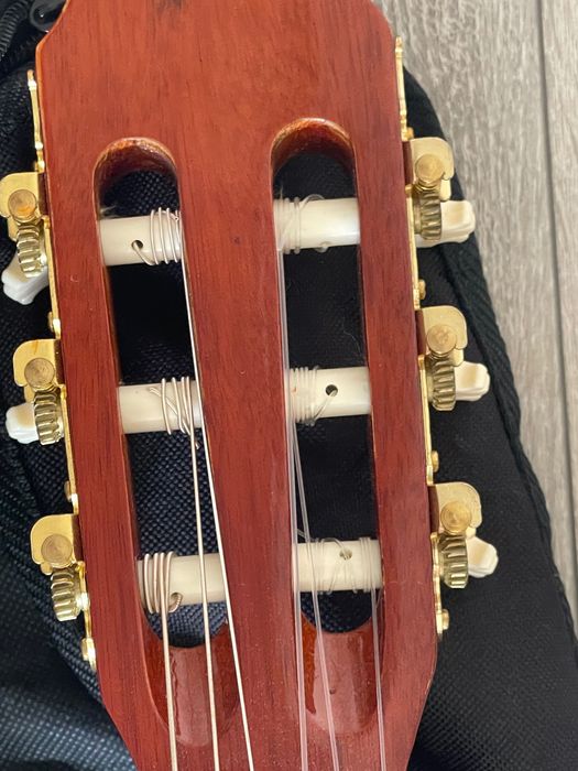 Guitarra de iniciante como nova