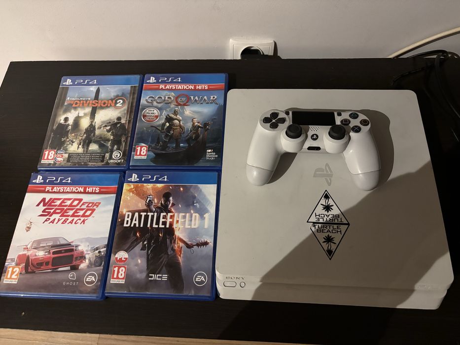 Ps4 zestaw white edition 4gry pad plus podstawka do padow