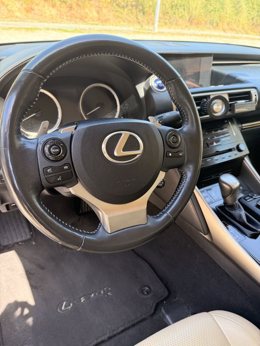 Vendo Lexus is300h