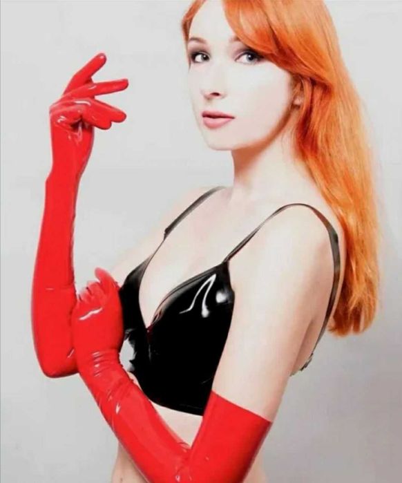 Latex. Длинные женские перчатки из латекса