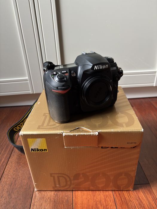 Nikon d200 - stan kolekcjonerski, ok 3900 przebieg migawki - CCD