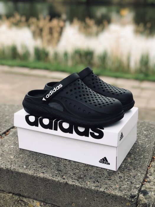 Новинка !! Кроксы адидас / дышащие кроксы / черные дегуие тапки от адидас / Adidas кроксы / топ на лето