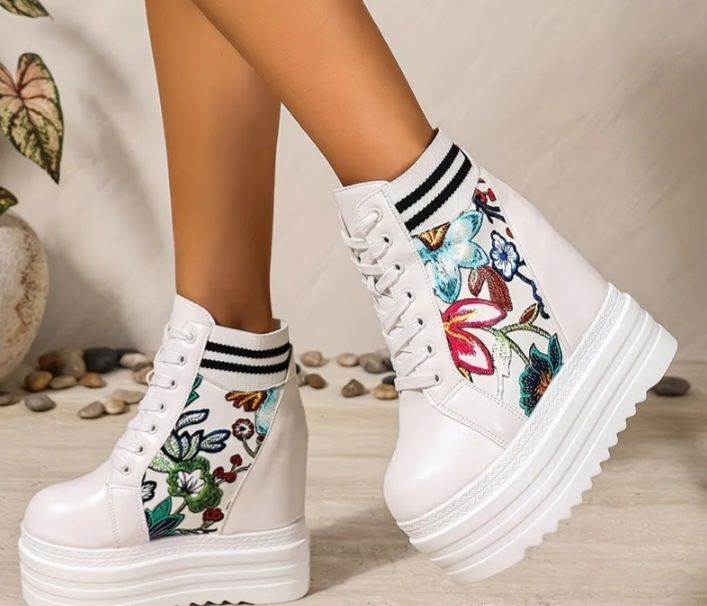 Ботинки ботильены на высокой платформе 39-39,5