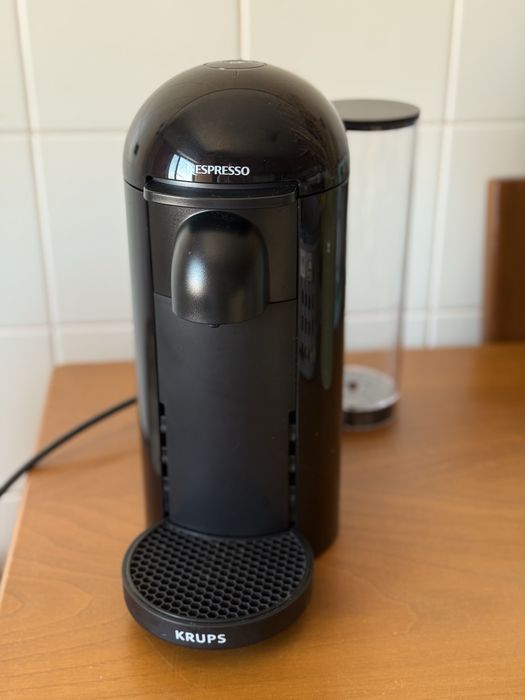 Máquina Café Vertuo Plus