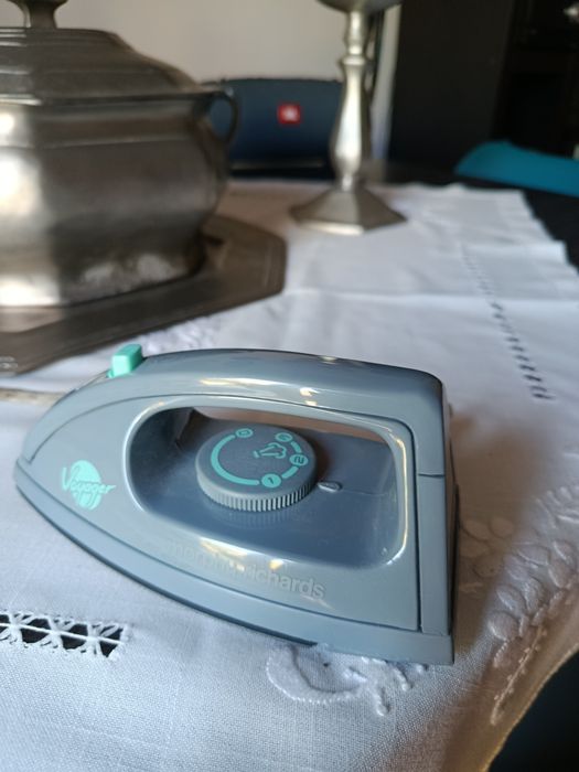 Ferro de engomar para viagem