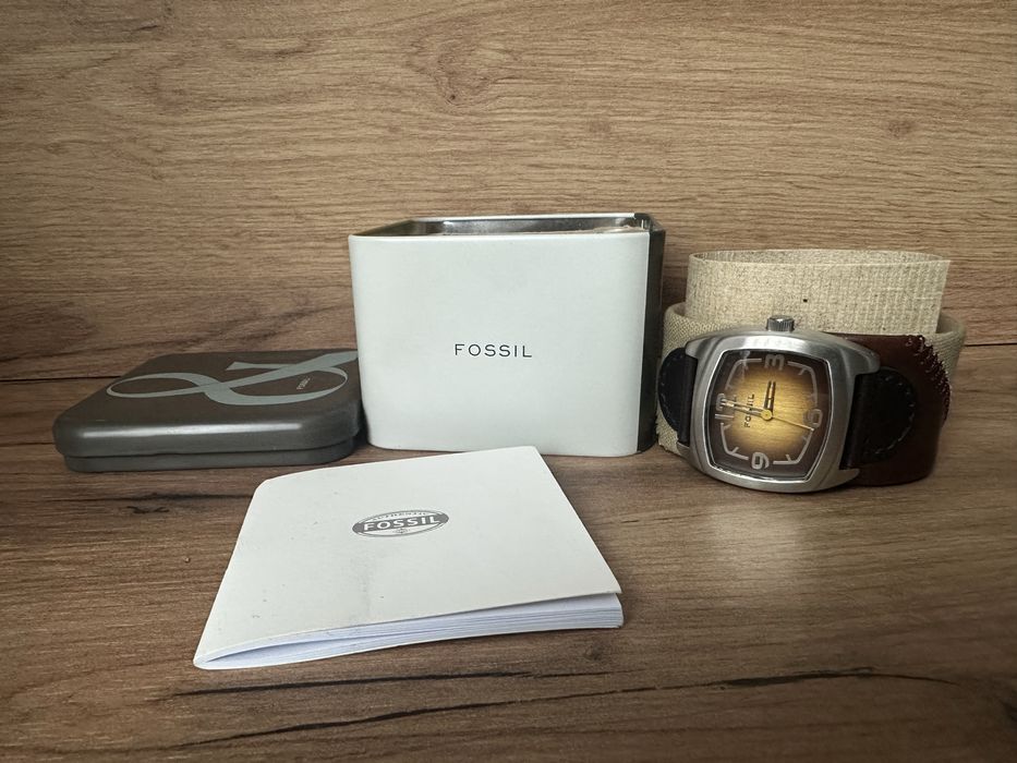 Limitowany zegarek vintage marki Fossil - pudełko dokumenty