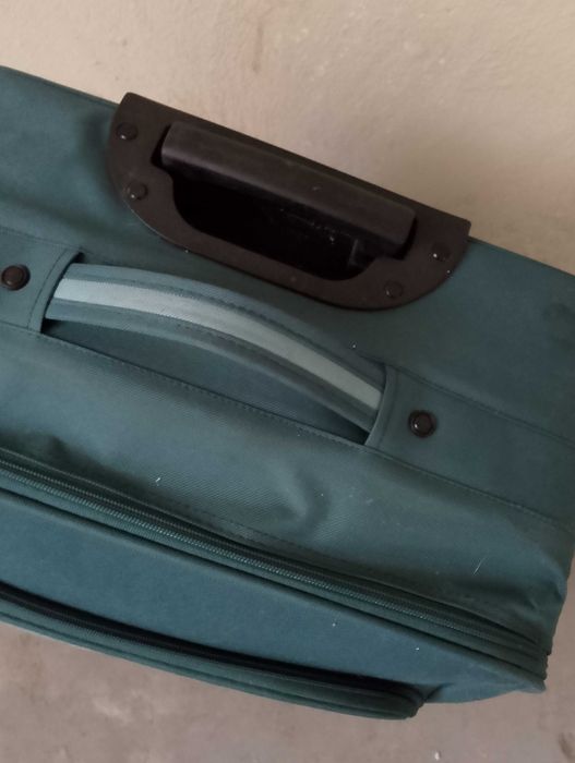 Duża walizka podróżna.