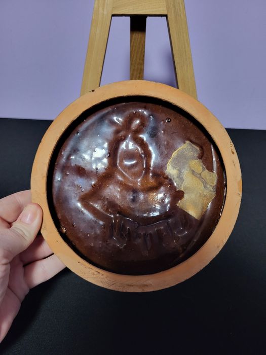 Stary ceramiczny talerz z motywem bajkowym