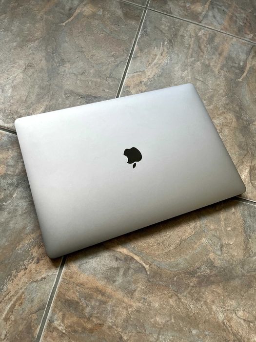 MacBook Pro 16 (A2141) 512Gb 16 Gb ram / 2.6 ghz / Video 1.5 gb