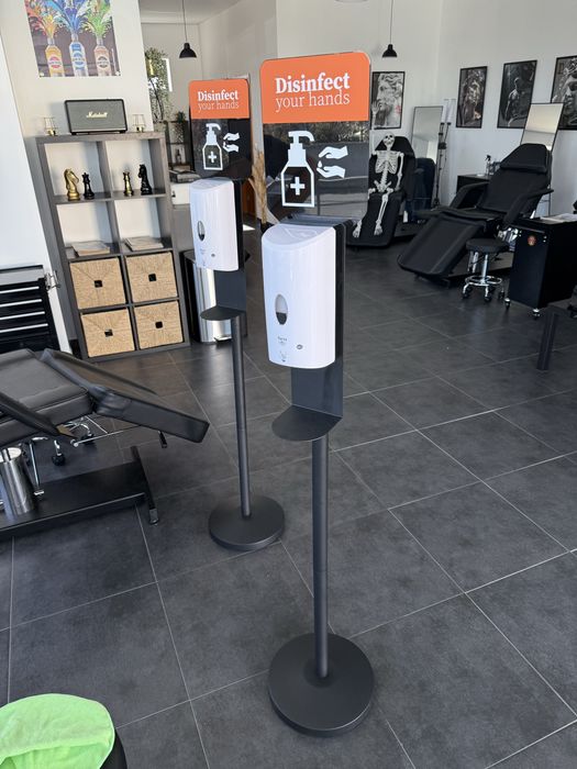 Dispensador automático de desinfetante de mãos de pé novos
