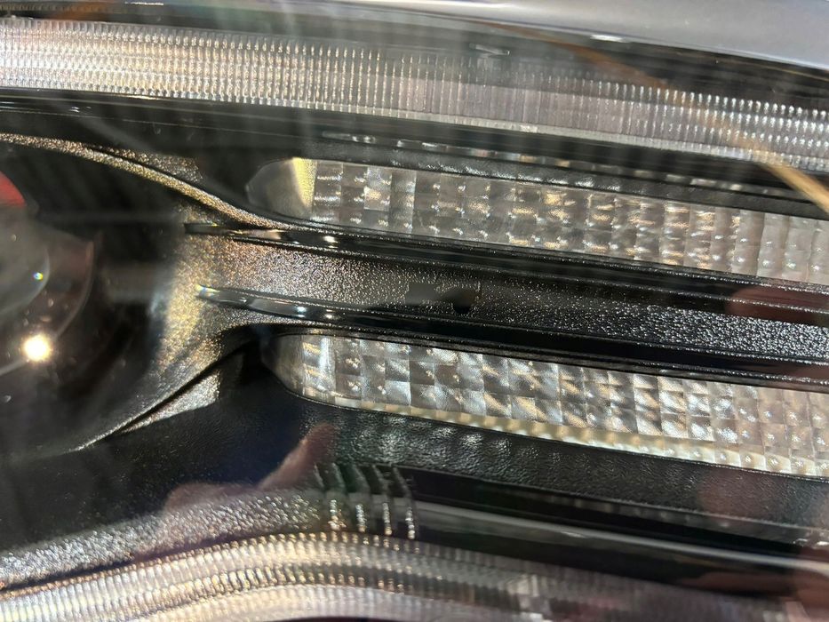 Jeep Grand Cherokee WK2 lampa bixenon R - 12818