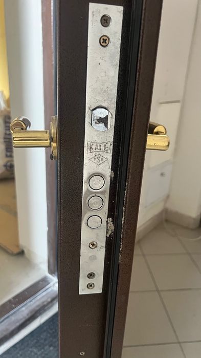 двері в квартиру