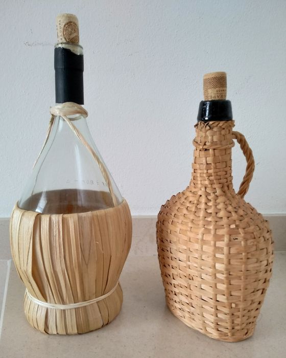 2 Garrafas de vidro de coleção