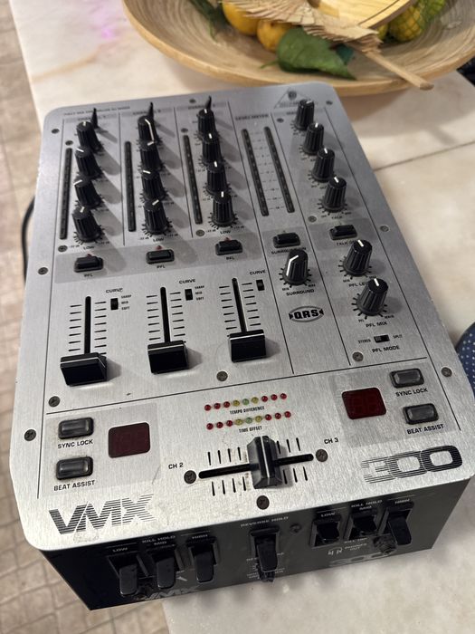 BEHRINGER VMX 300