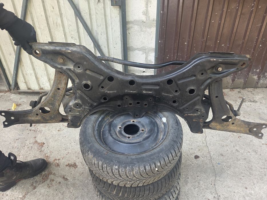 Wózek sanki zawieszenie przednie toyota corolla verso e12 2003r 2.0D