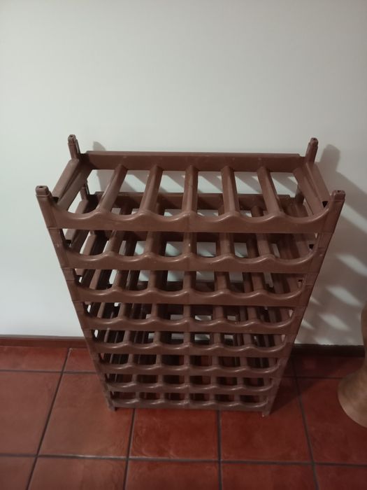 Garrafeira modular de plástico empilhavel