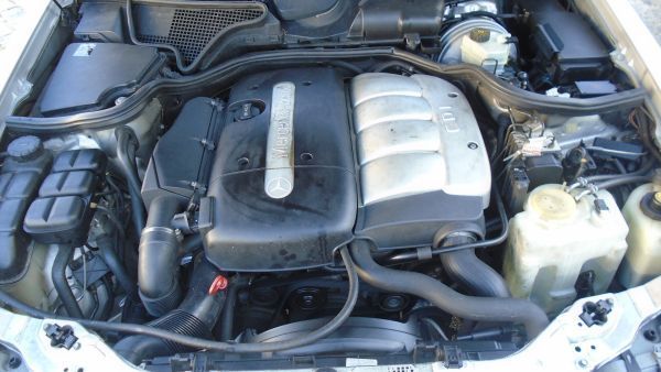 Motor Mercedes-Benz E-Class (W210)