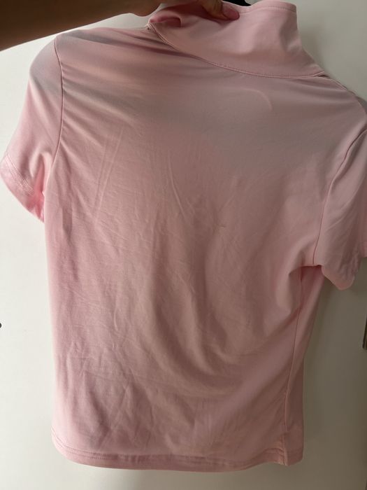 поло рожевого кольору