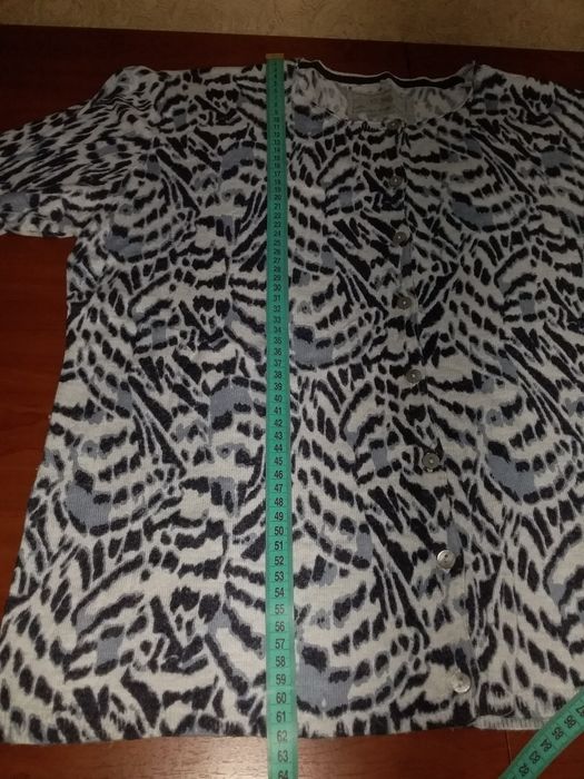 Продаю женскую шерстяную кофту, б/у, но в  хорошем состоянии.