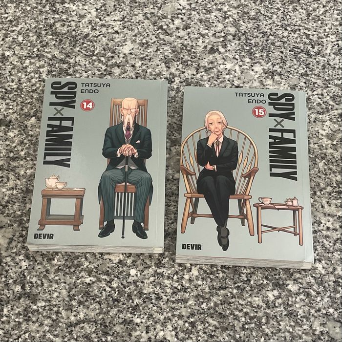 Mangá  Spy x Family volumes 14 e 15