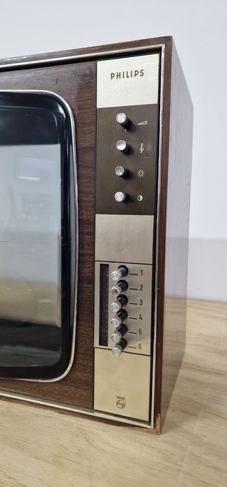 Televisão antiga Philips (estrutura)