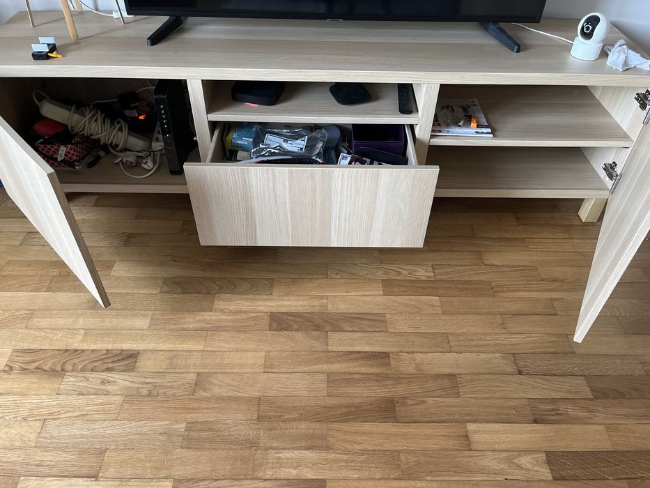 Móvel Tv BESTA com pés