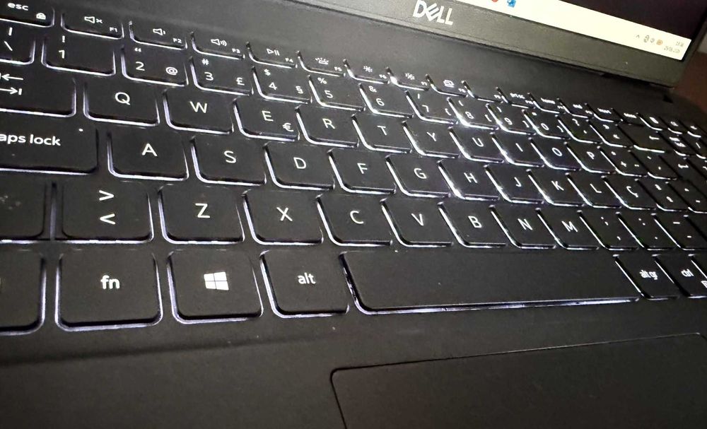 Dell Latitude 3520|15.6"FullHD|i7-1165G7 a 2.8Ghz|16Gb Ram|Ssd 256Gb|