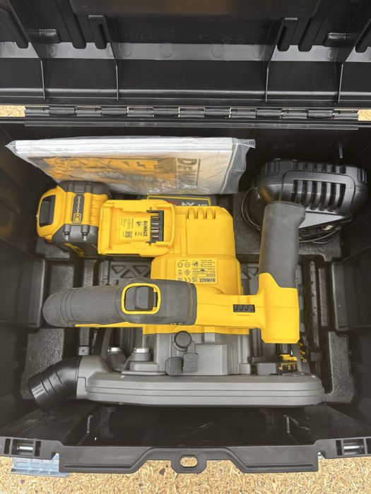 DeWalt zestaw XR/FlexVolt: zagłębiarka DCS520T2, frezarka DCW604NT, DCF850, DCD791, 3 aku, 2 TSTAK, szyna 1,5 m, DWS5031