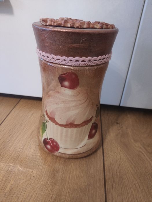 Słoik dekorowany metodą decoupage.