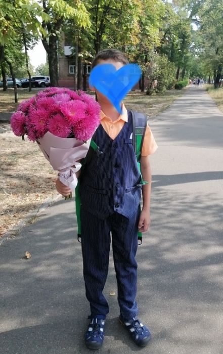 Легкий костюм жилетка та штани в смужку в школу