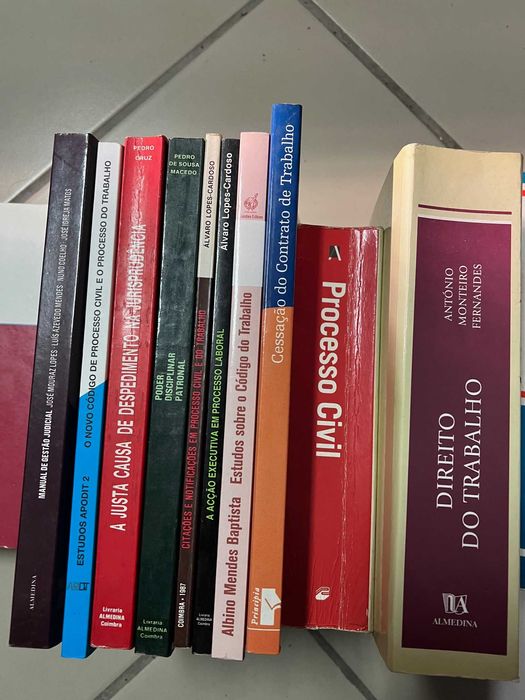 Lote de Livros Jurídicos