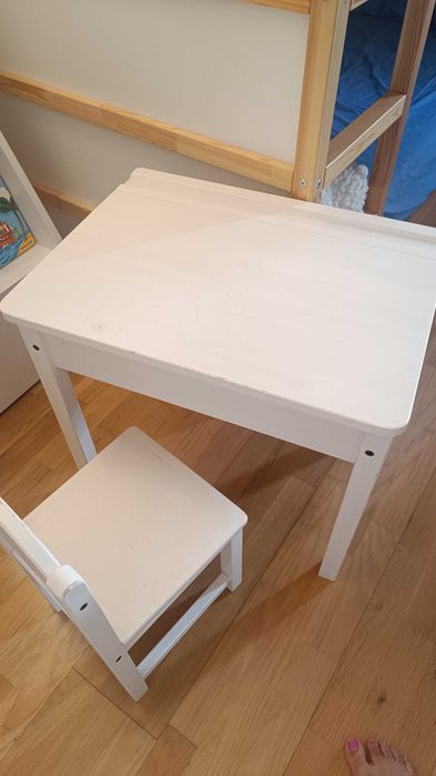 Mesa e cadeira criança