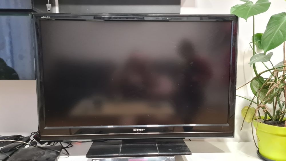 Sprzedam telewizor SHARP LCD COLOUR TV model LC-46DH66E
SHARP LCD COLO