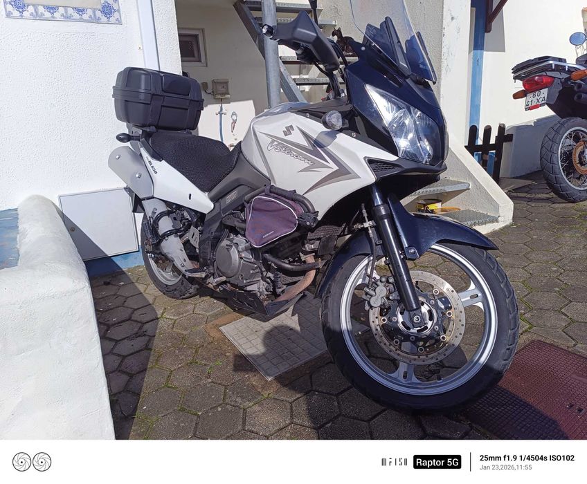 Suzuki v-strong 650