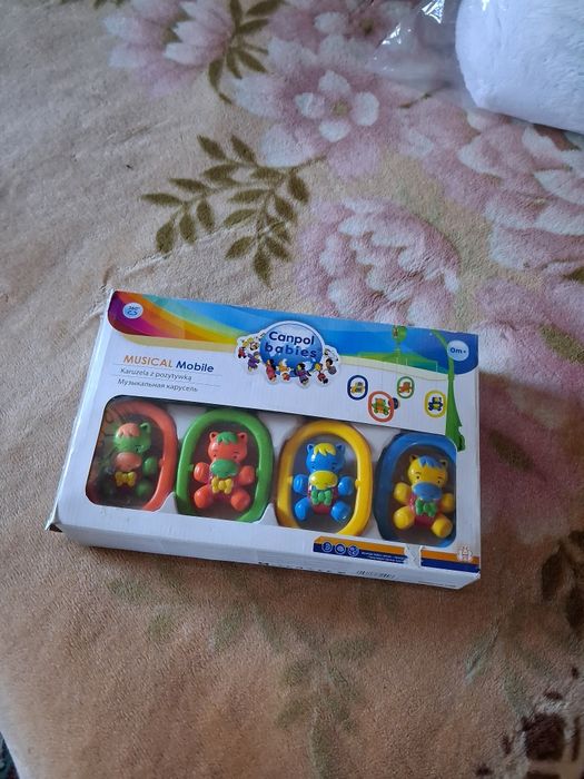 Все для новорожденого ребенка , игрушка,качелька,пеленальный столик,игрушки разные