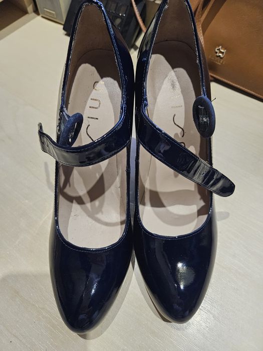 Туфлі лакові на підборах