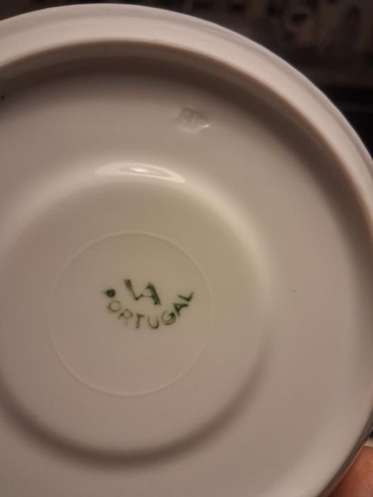 antigo serviço de café Vista Alegre, de estilo Art Déco, com marca Vista Alegre 1924/1947