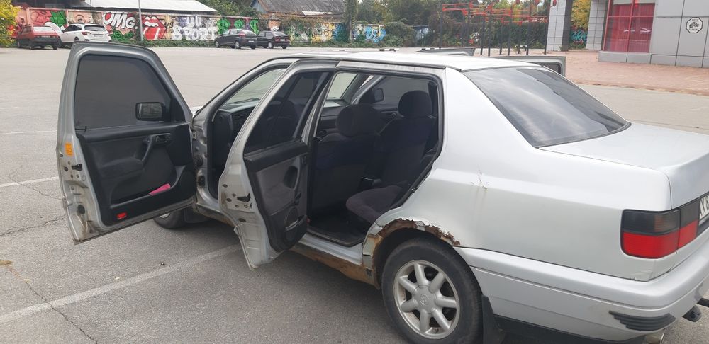 Продам VW Vento, 2л