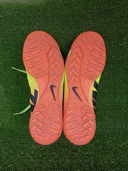 Підліткові кросівки сороконожки Nike Mercurial Victory