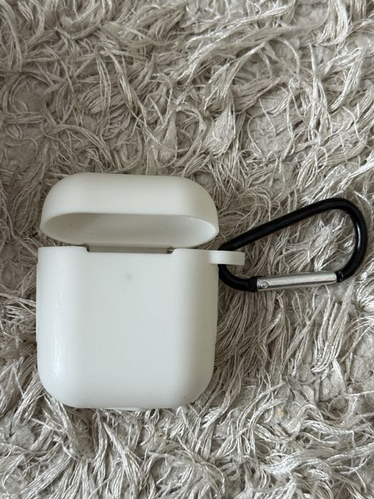 Чохол для Airpods 2 Білий з карабіном