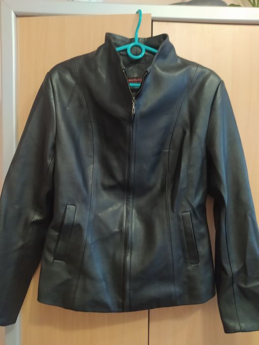 Шкіряка жіноча куртка