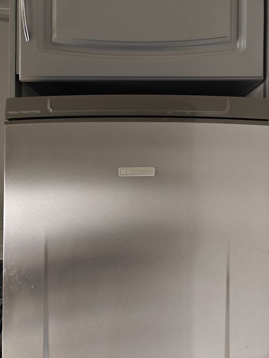 Frigorífico Electrolux Fresh frost free, usado e a funcionar
