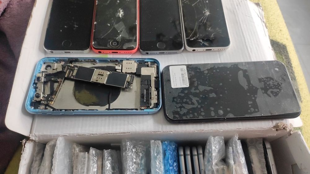 Лот Iphone 54 одиниці. Модулів 36 одиниць.