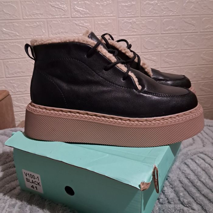 Зимові жіночі  черевики Б/у